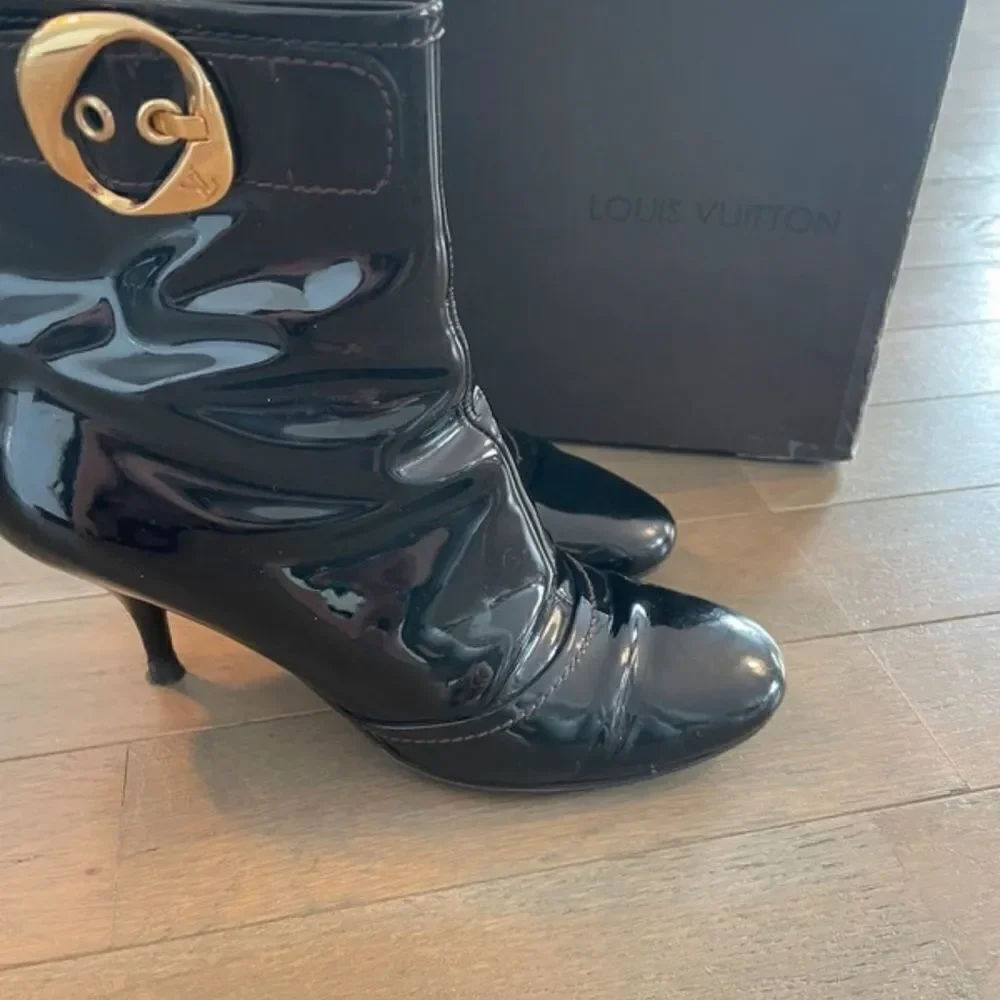 Louis Vuitton description authentic